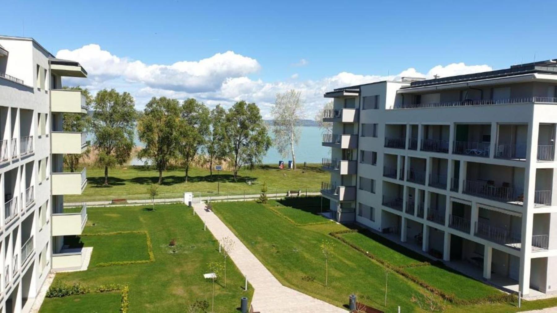 Green Apartman Балатонлелле Экстерьер фото